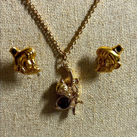 Vintage Avon Kids Disney Aladdin Abu Earrings & Necklace Set Red Gem Gold Tone - Picture 1 of 5